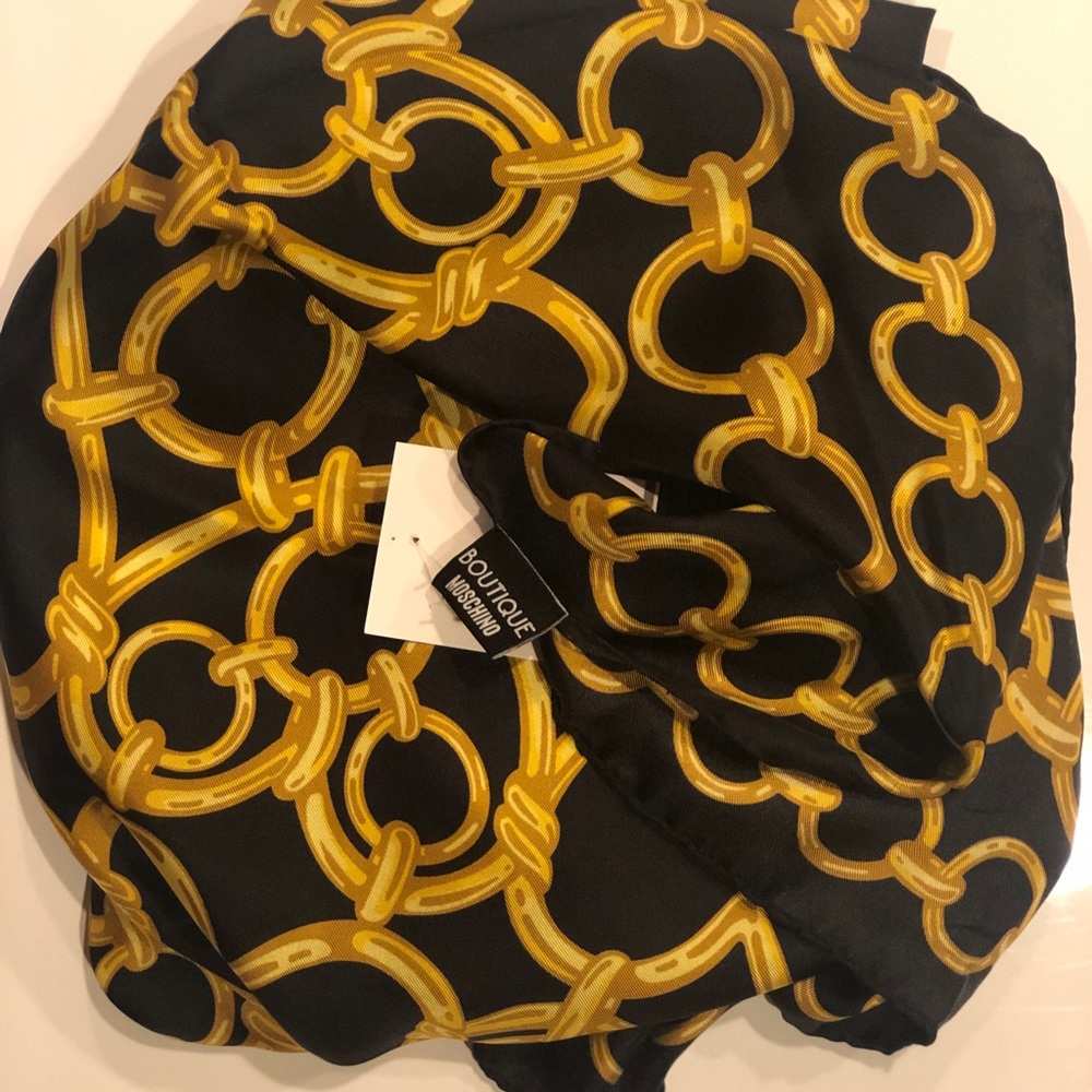 MOSCHINO, Boutique MOSCHINO